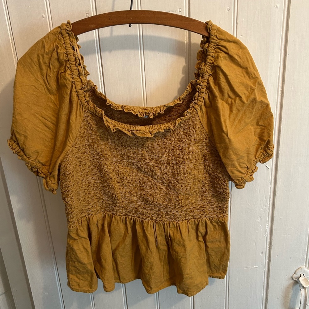 Old navy large yellow short sleeve scrunched peplum cropped top